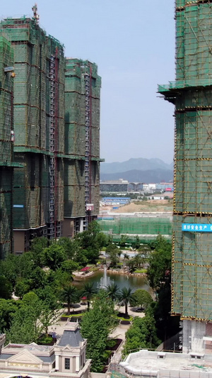 航拍建筑工地施工现场城市建设47秒视频