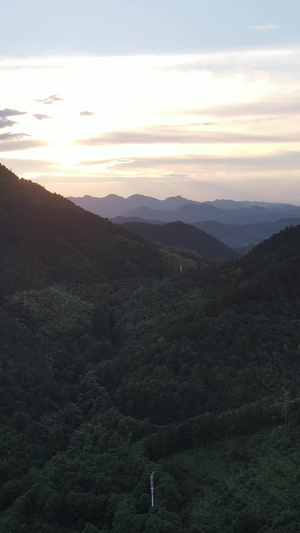 航拍大山日落晚霞53秒视频