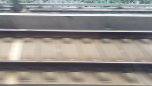 火车高速行驶的窗外20秒视频