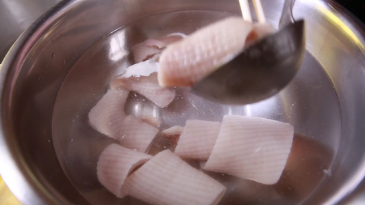 处理猪皮去油去腥视频