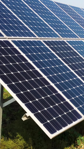 太阳能新能源光伏电池板发电厂航拍素材山地光伏电站光伏新能源电站能源开发视频