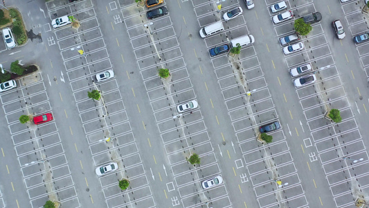 航拍空旷的停车场视频