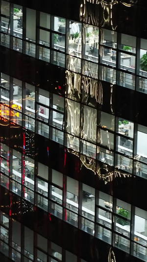 航拍一线城市夜景办公室在商业区14秒视频