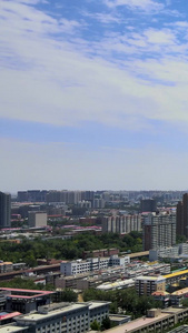 高空航拍城市天际线晴空万里蓝天白云视频