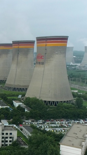 现代化电厂大景航拍冷凝塔49秒视频