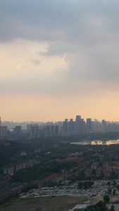 航拍城市夕阳晚霞落日天空自然天气江景天际线素材天空素材视频