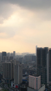 航拍城市夕阳晚霞落日天空自然天气江景天际线素材江景素材视频