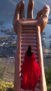 航拍湖北4A级旅游景区仙岛湖网红打卡地红裙少女背影素材自然素材视频