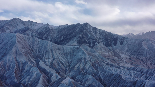 航拍高山丘陵雪景视频