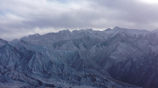 航拍高山丘陵雪景视频