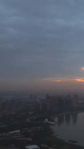 航拍城市风光晚霞夕阳天空蜿蜒的汉江城市夜景素材风光城市视频