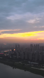 航拍城市风光晚霞夕阳天空蜿蜒的汉江城市夜景素材绚丽灯光视频