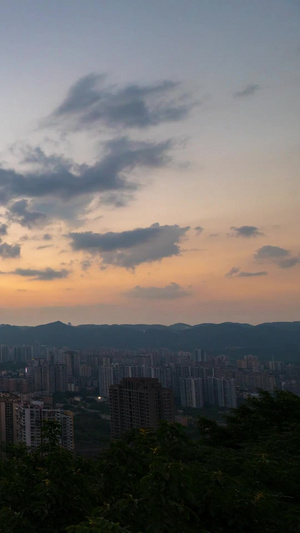 远望红烧云傍晚城市全景重庆主城区11秒视频