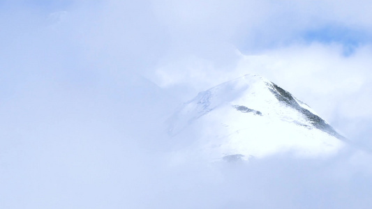 雪山雪景航拍气势磅礴视频