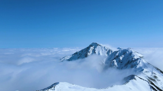 雪山雪景航拍气势磅礴视频