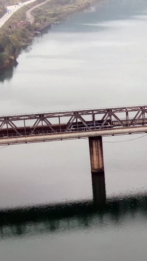 航拍跨河火车大桥过江铁路20秒视频
