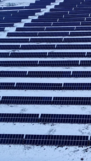 大型地面太阳能发电板绿色能源13秒视频