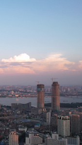 航拍城市蓝天白云晴朗天空自然天气高楼天际线街景素材城市素材视频