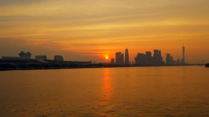 4K航拍唯美城市夕阳湖面风光视频素材15秒视频
