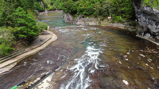 航拍5A景区白水洋百米冲浪滑倒视频视频