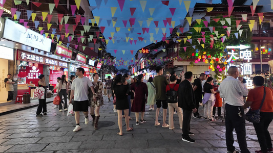 繁华热闹夜市夜生活阳朔西街步行街视频