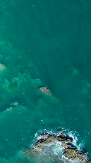 惠州海龟湾海浪礁石航拍惠州双月湾14秒视频
