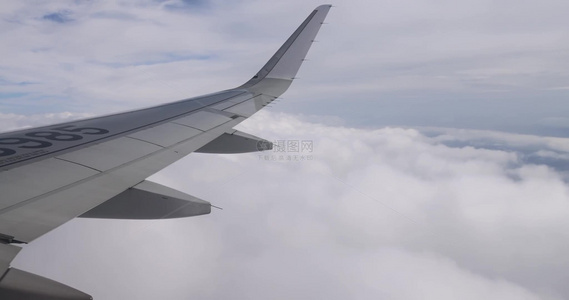 飞机在云层上飞行第一视角视频