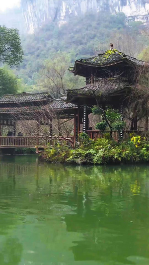中国风古风池塘雨庭连廊人间仙境太古洞67秒视频