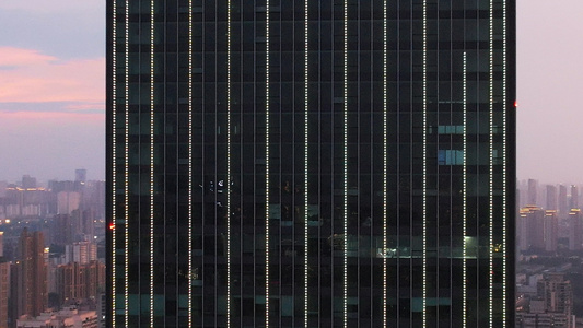 航拍城市天际线高楼写字楼商务中心办公环境灯光4k素材视频