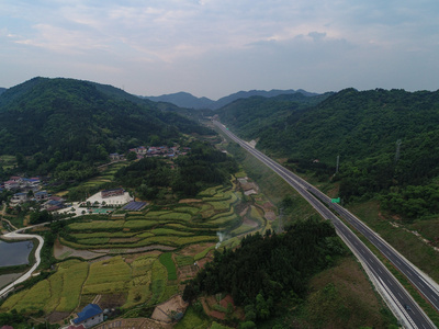 航拍高速公路大范围移动延时视频