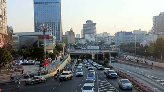 实拍昆明北京路堵车视频