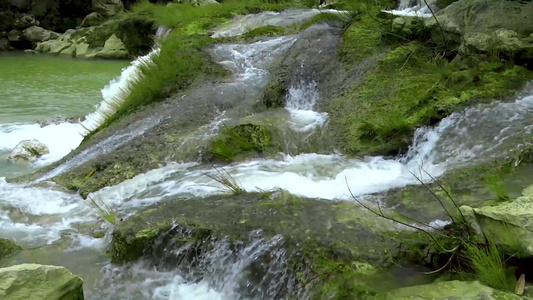 小溪流水视频