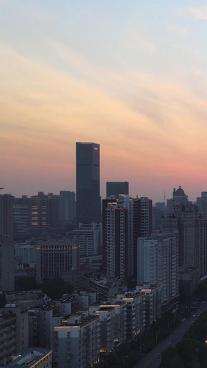 航拍风光城市夕阳晚霞天空日落武汉地标汉秀剧场红灯笼建筑素材武汉城市43秒视频