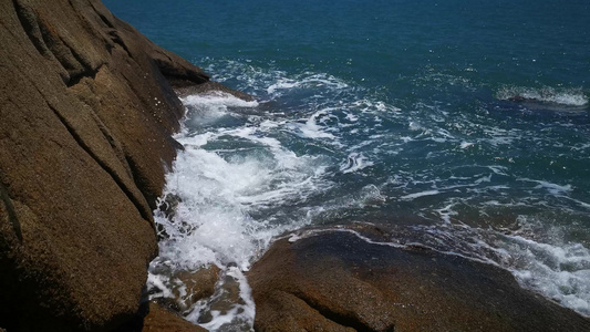 海浪拍打沙滩自然风光视频