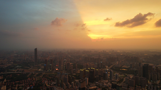 航拍城市罕见夕阳晚霞落日天空天际线高楼街景4k素材视频