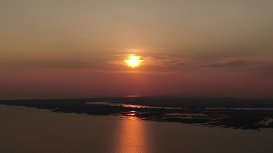 航拍夕阳下的洞庭湖[洞庭湖畔]视频