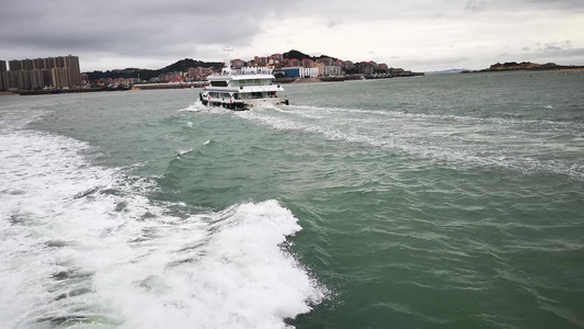 海上游艇海浪自然风光视频