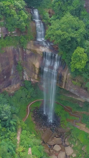 白马溪景区瀑布玻璃桥航拍旅游景区81秒视频