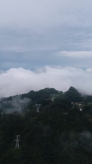 三峡大坝输送电力云海航拍5A景点46秒视频