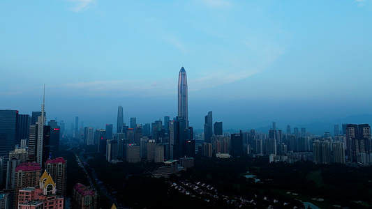 航拍深圳地标平安金融中心大厦视频