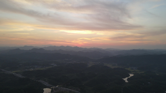 航拍傍晚晚霞落日山川[高山大川]视频