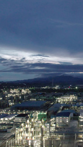 海岸石油冶炼厂夜景航拍视频