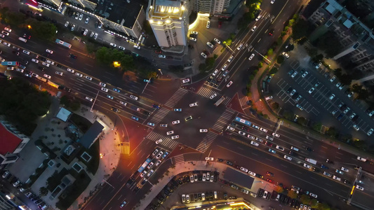 城市风光交通车辆行驶航拍视频