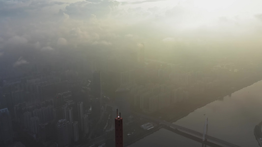 4K广州清晨雾气中广州塔视频
