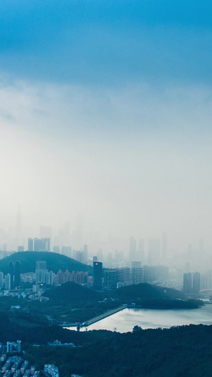 深圳梧桐山鸟瞰深圳全景暴风雨来临前风景天际线9秒视频