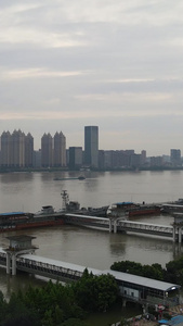 航拍长江中下游汛期防汛最大洪峰过境后被水淹没的港口码头防汛素材梅雨季节视频