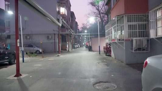 老旧小区街道夜景实拍视频