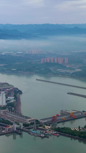 航拍雨后的葛洲坝天际线48秒视频