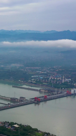 航拍雨后的葛洲坝天际线48秒视频