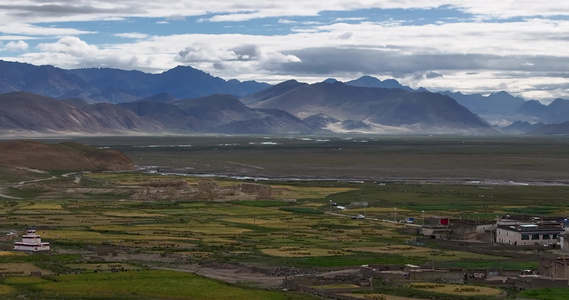 航拍西藏珠峰村落放牧风光视频